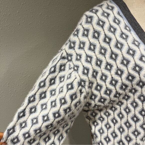 Cupcakes and cashmere button down geometric print cardigan - Picture 6 of 13